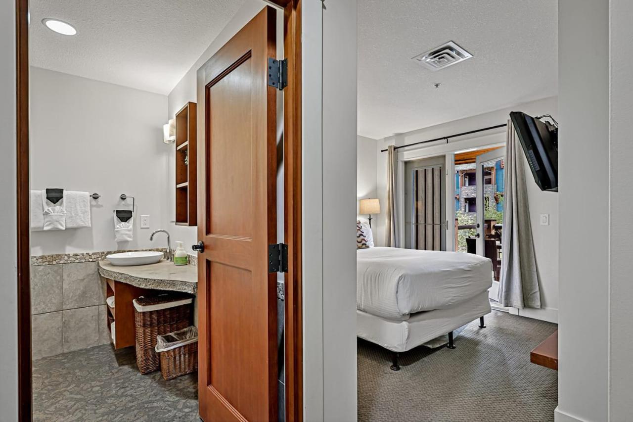 Classic Hideaway Elegant 2bd 2bth * Canmore