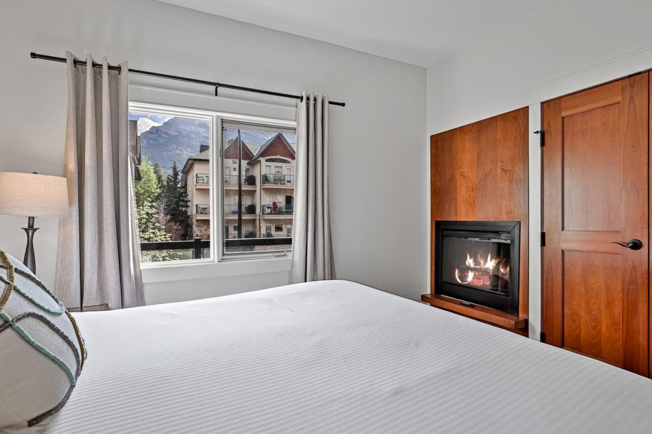 Classic Hideaway Elegant 2bd 2bth Apartment