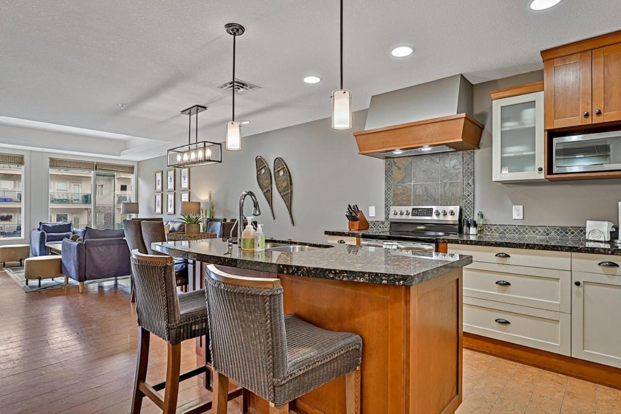Classic Hideaway Elegant 2bd 2bth Apartment *